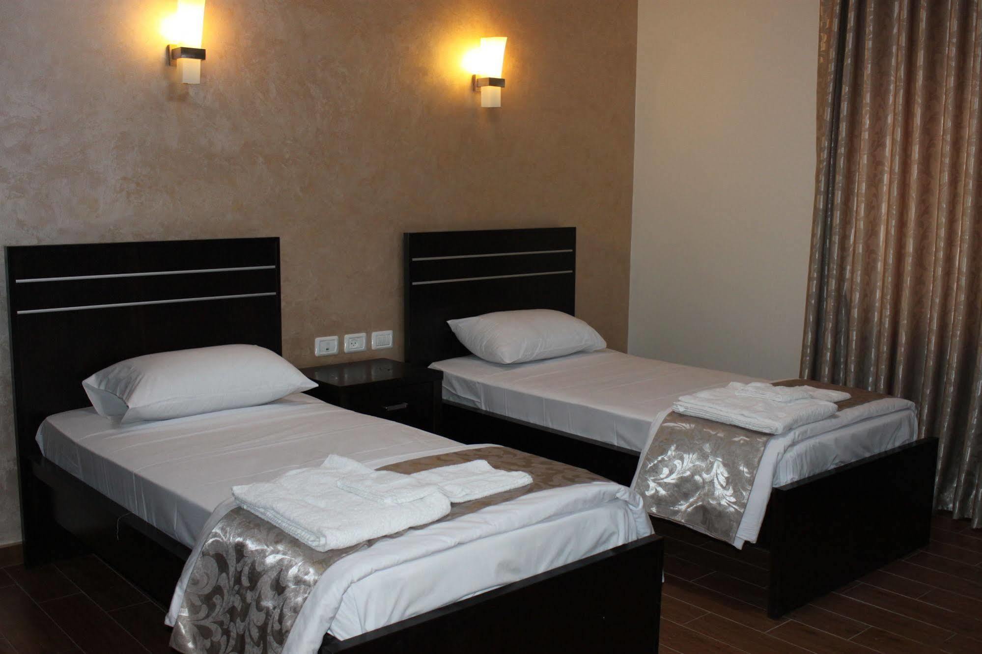 St Andrew'S Guesthouse - Ramallah Bagian luar foto