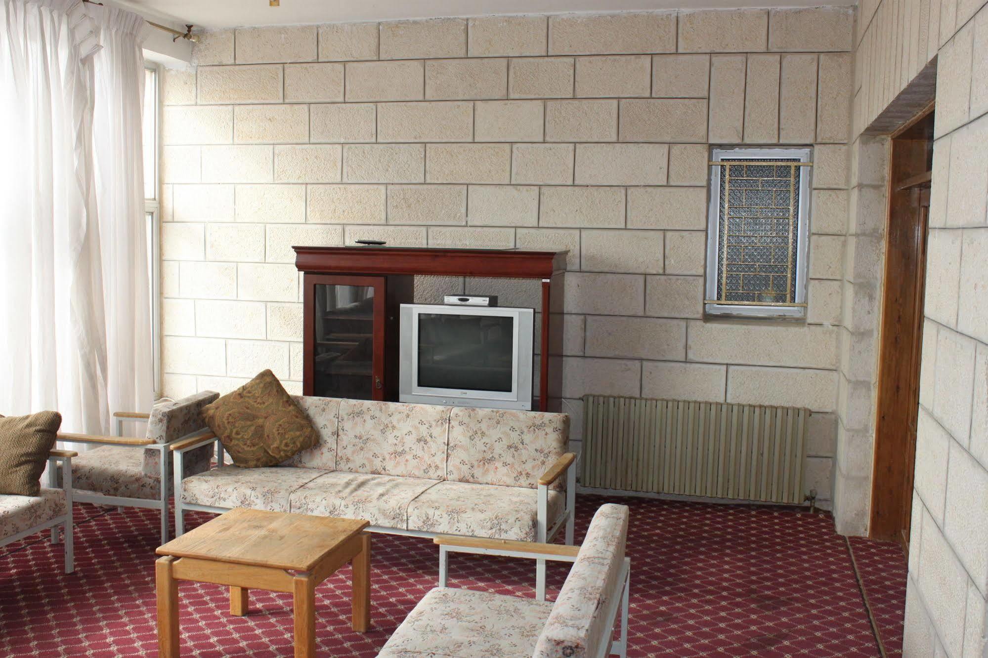St Andrew'S Guesthouse - Ramallah Bagian luar foto