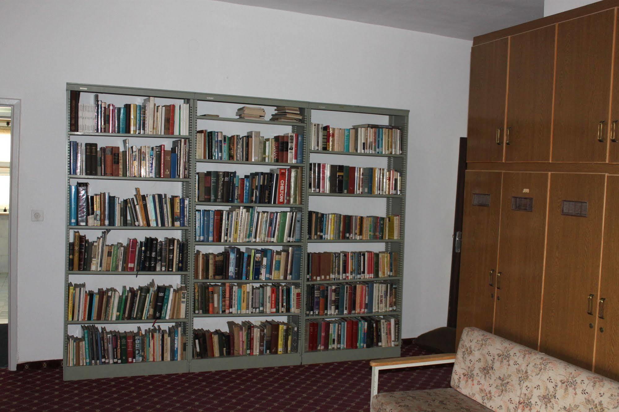 St Andrew'S Guesthouse - Ramallah Bagian luar foto